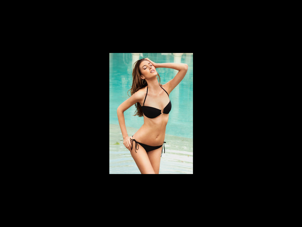 Elizabeth Hurley beach